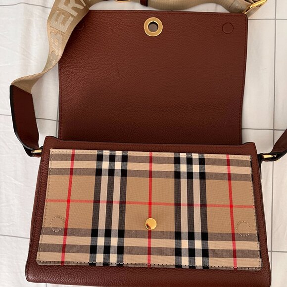 Burberry Note Medium Crossbody - Picture 6 of 11